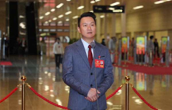 省政協(xié)委員、澳門黎氏企業(yè)控股有限公司行政總裁黎鳴山：面向港澳青年建立信息發(fā)布平臺(tái)