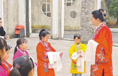 江門籍粵劇大師紅線女先生誕辰100周年 紅線女粵劇藝術館在開平市開館
